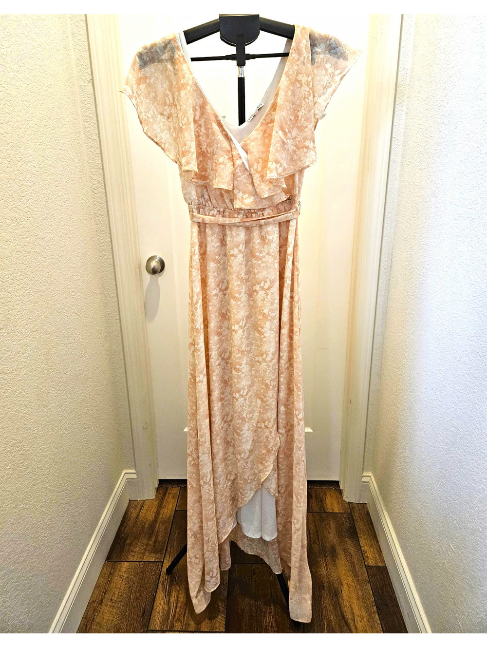 BALTIC BORN Women’s Pink/White Floral Chiffon V-Neck Ruffle Maxi Dress S